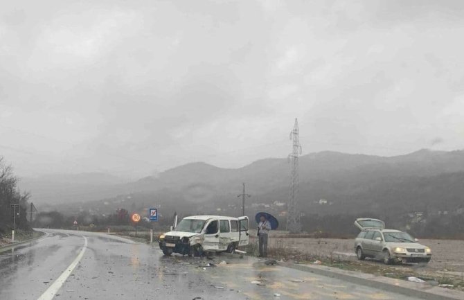 Saobraćajna nezgoda na putu Podgorica - Cetinje, jedna osoba povrijeđena