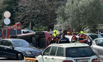 Podgorica: Udes kod zgrade Vektre, tri osobe povrijeđene