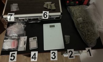 U Budvi uhapšene dvije osobe zbog ulične prodaje narkotika
