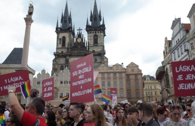 Parlament Češke odobrio istopolne zajednice - ali ne i brakove