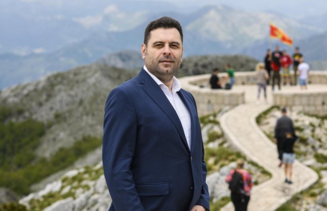 Vujović: Dođe Dodik i obilježi teritoriju, a vrh države ćuti