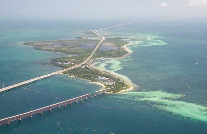 Inženjersko čudo: Auto-put koji “lebdi“ nad morem i prolazi preko 44 ostrva