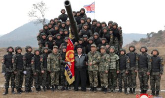 Kim Džong Un posjetio vojnike na obuci: Pozvao na veće napore u pripremi za rat