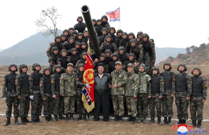 Kim Džong Un posjetio vojnike na obuci: Pozvao na veće napore u pripremi za rat