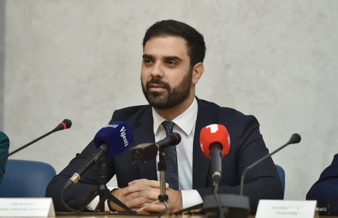 Ministar Radulović obišao dionicu Mateševo-Trešnjevik-Andrijevica: Prevozili balvane pa oštetili put