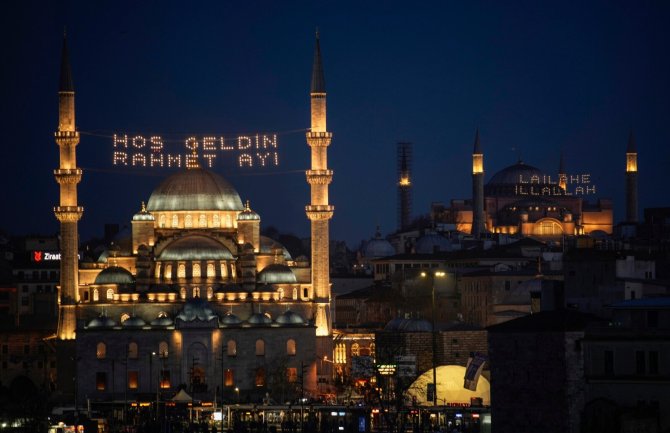Posebna ramazanska svjetla na istanbulskim džamijama