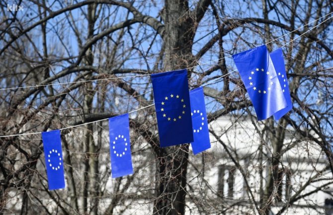 Zastavice EU u Sarajevu uoči briselskog sastanka o otvaranju pregovora sa BiH
