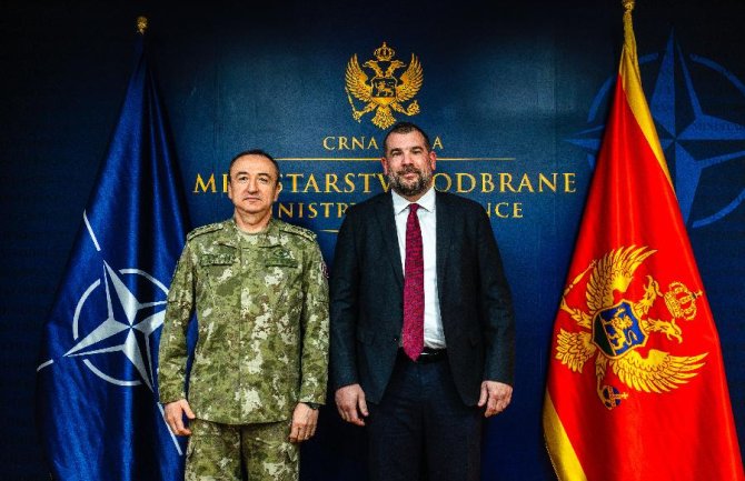 Krapović sa komandantom KFOR-a: NATO snage značajne za bezbjednos