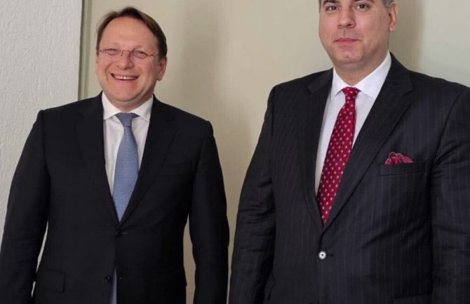 Ivanović sa Varheljijem: Crna Gora uspješno posvećena EU putu