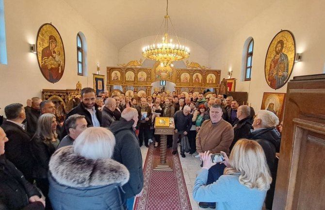 CPC: Mošti svetih Apostola Petra i Pavla i dio Časnog krsta položeni u crkvi na Cetinju