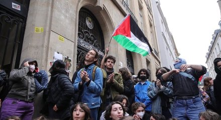 Propalestinski studenti okupirali kampus prestižnog pariskog kampusa na kojem se školovao i Macron