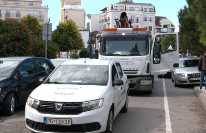 U Podgorici od početka godine zbog nepropisnog parkiranja izdato 4.806 prekršajnih naloga, naplaćeno 82 hiljade eura kazni