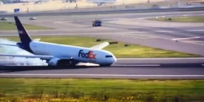 Novi incident sa “boingom”: Avion se zakucao u pistu
