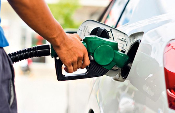 Od danas benzin jeftiniji pet, eurodizel tri centa