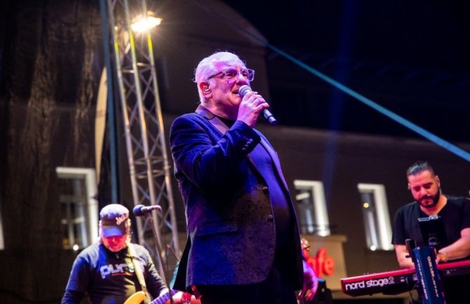 Željko Samardžić priredio Podgorici spektakularan koncert, Dan nezavisnosti na prepunom gradskom trgu