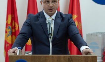 Milović: Amandmani Čarapića prijete da uruše sistem i otvore put totalnoj rasprodaji najvrijednijeg zemljišta