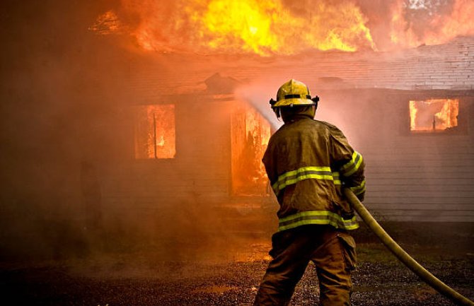 Nikšić: Osumnjičen da je zapalio kuću kako bi uzeo novac od osiguranja