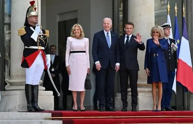 Predsjednik SAD u Francuskoj: Makron dočekao Bajdena ispred Jelisejske palate