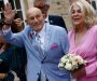 U Normandiji se vjenčali stogodišnji američki veteran i njegova vjerenica od 96 godina