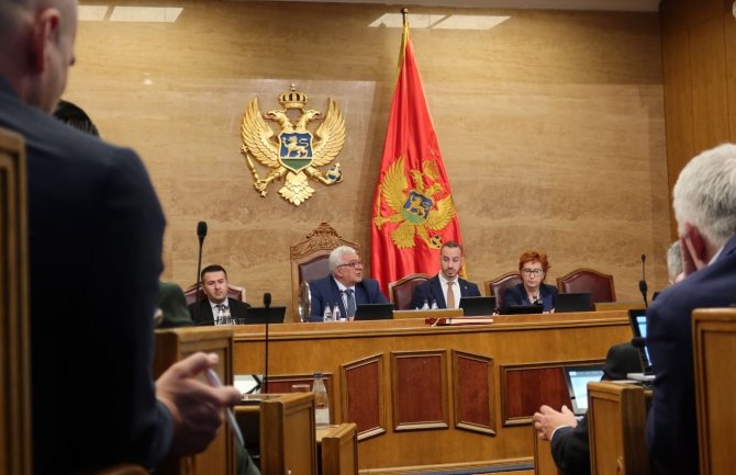 Mandić bez konsultacija zakazao sjednicu za 28. jun: Rezolucija o Jasenovcu na Vidovdan u Skupštini?