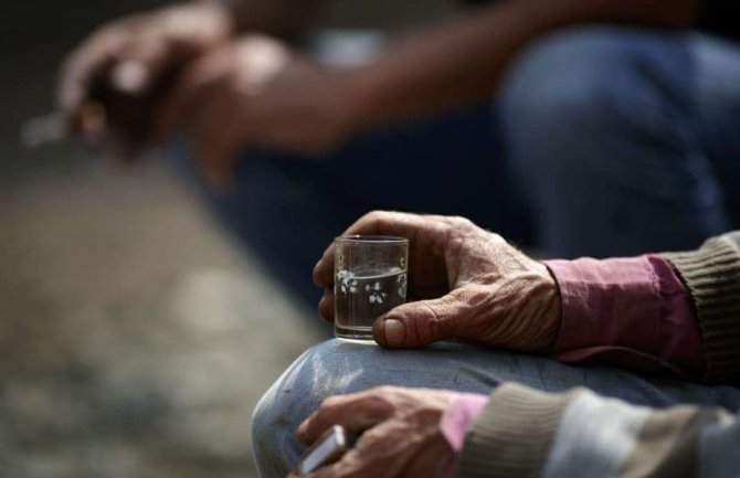 Indija: Zbog trovanja alkoholom preminule 54 osobe