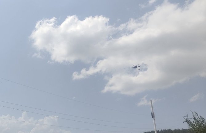 Zbog požara cijela Pljevlja u dimu; Vatrena stihija iznad gradskog parka Vodice gasi se uz pomoć helikoptera VCG