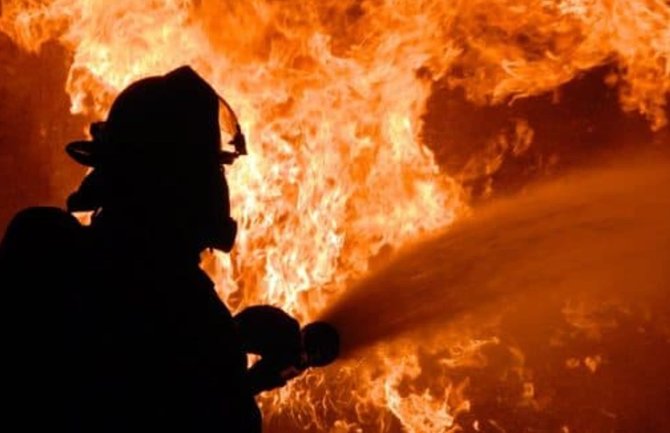 Grčkoj posadi jahte prijeti 20 godina zatvora zbog izazivanja požara na ostrvu Hidra