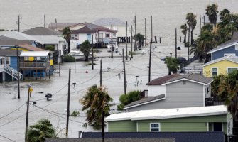 SAD se bore sa vremenskim nepogodama: Širom države velike vrućine i velike poplave