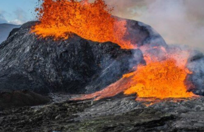 Vulkan na Kamčatki izbacio pepeo u visinu do pet kilometara