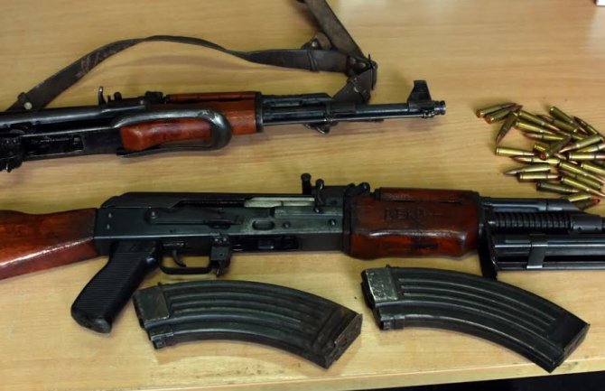 Tuzi: Pronađene dvije automatske puške, pištolj, preko 800 komada municije…