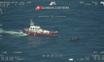 Na brodu koji je potonuo stradalo 15 djece, dogodio se i strašan zločin: Silovao i ugušio tinejdžerku pred majkom