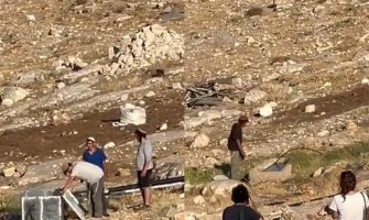 Dok temperature prelaze 40 stepeni: Izraelski doseljenici uništavaju pumpe za vodu Palestincima