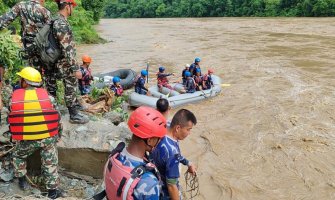 Nepal: Najmanje 66 osoba nestalo u klizištu