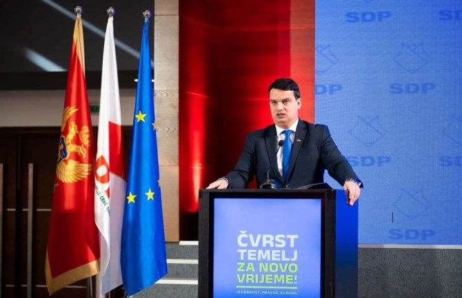 Odžić: Rekonstrukcija Vlade završni udarac DF-a, Mandić će i formalno preuzeti upravljanje Vladom