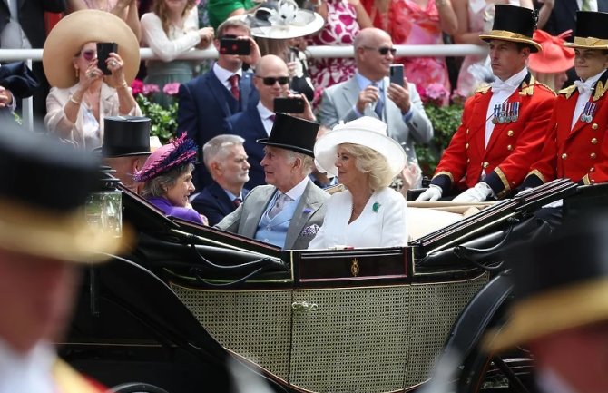 Britanski kralj Charles i kraljica Camilla hitno evakuisani zbog sigurnosne prijetnje