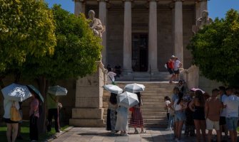 Grčka zbog visokih temperatura ograničila rad na otvorenom