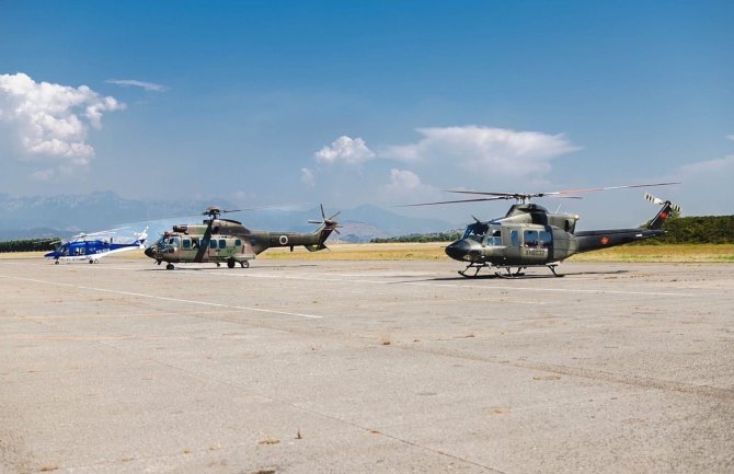 Helikopter Vojske Crne Gore upućen u Sjevernu Makedoniju zbog gašenja požara