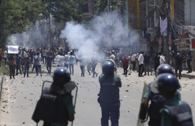 U Bangladešu zbog sukoba studenata i policije prekinut internet
