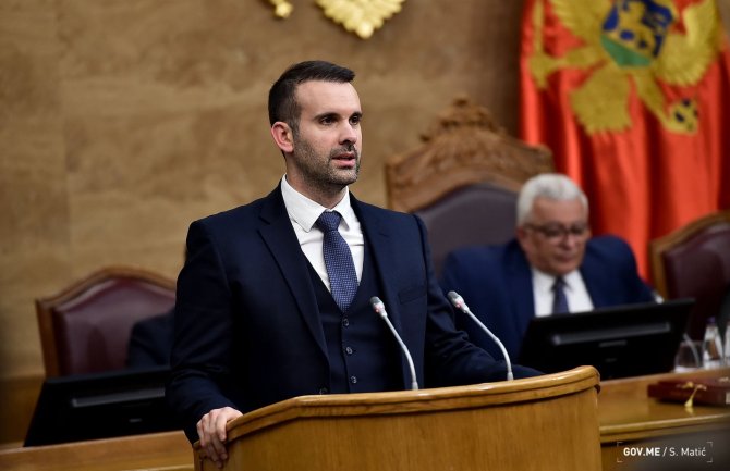 Danas premijerski sat: Spajić odgovara na pitanja poslanika