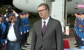 Video. Vučić je sinoć u Beogradu pred Scholzom doživio blago poniženje, svi u Srbiji mu se smiju: 'Tri minute stoji kao vratar'