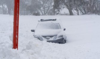 Pola metra snijega palo u Australiji, ali tu nije kraj (VIDEO)