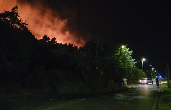 Vatromet izazvao veliki požar na Gorici: Sve raspoložive ekipe na terenu
