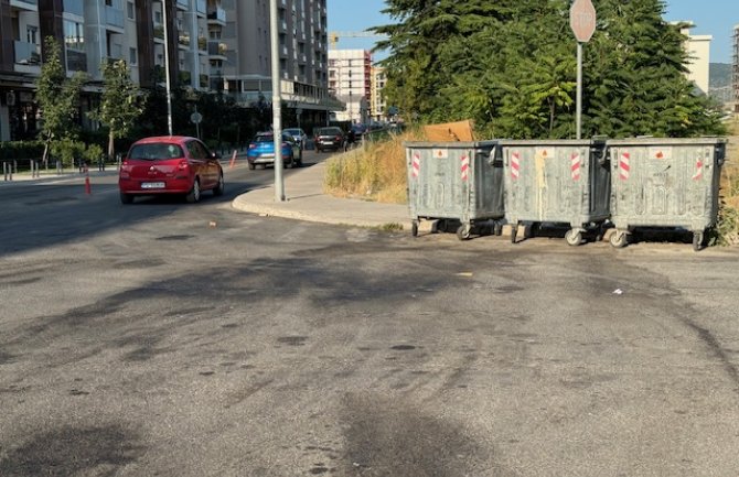 Zeković: Ulice u City kvartu u Podgorici prljave i masne, treba ih oprati
