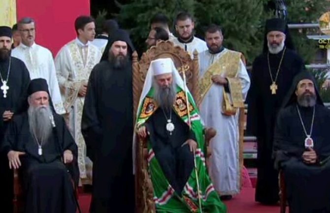 Patrijarh Porfirije stigao u Berane, dočekao ga veliki broj vjernika