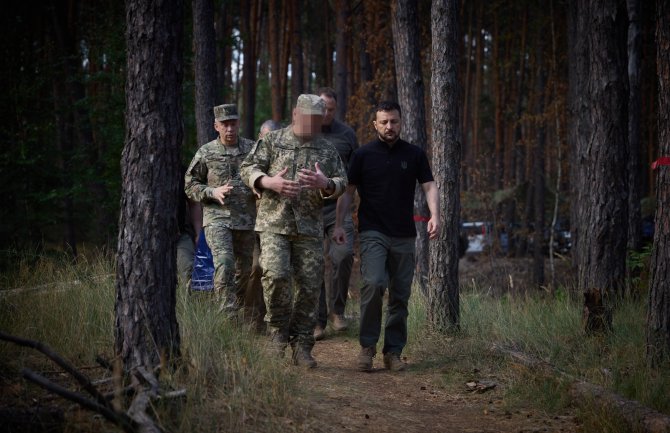 Zelenski obišao front u Harkovskoj oblasti: Imao sam čast da našim borcima lično uručim odlikovanja
