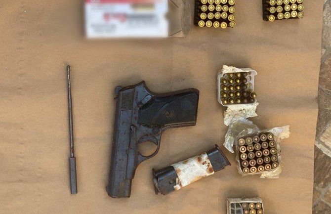 U Tivtu uhapšen osumnjičeni za nasilje u porodici: Pretresom kod njega pronađen pištolj i municija