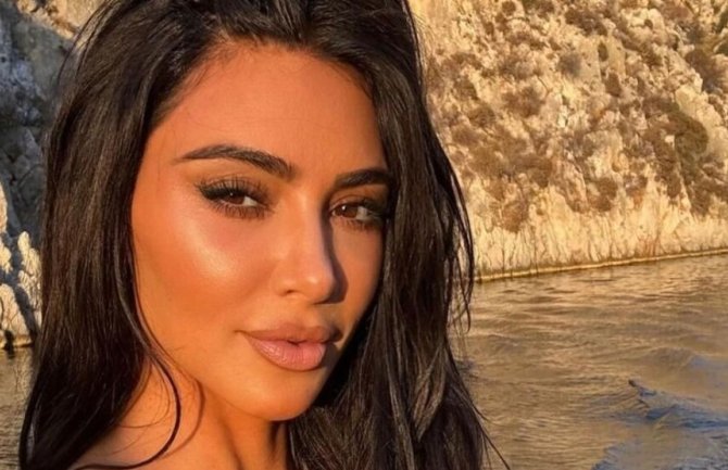 Kim Kardašijan natjerala osmogodišnjeg sina da potpiše ugovor: Bolje mu je da ga ne prekrši