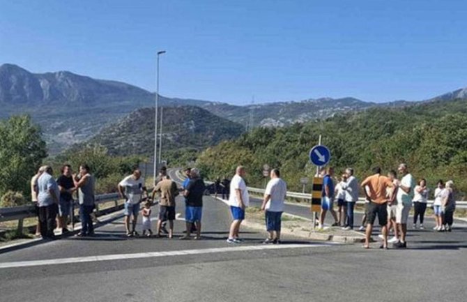 Crmničani i danas blokirali tunel Sozina